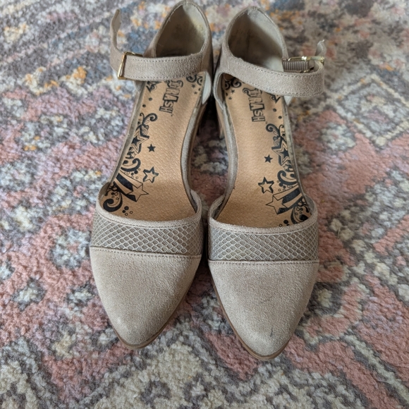 Brash Tan Ankle Strap Flats Pointed Toe Small Heel 6.5 - Picture 2 of 5